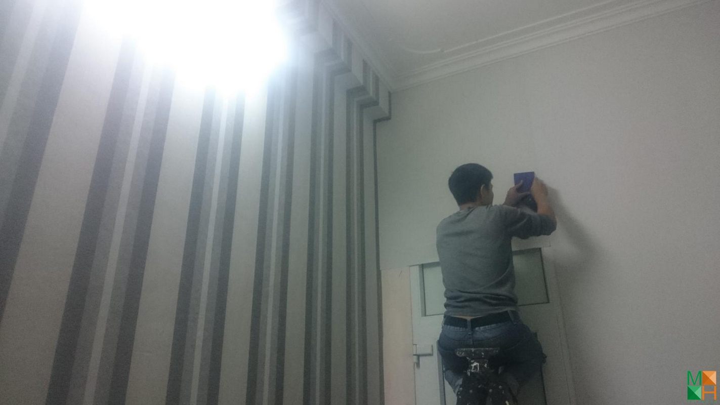 thi-cong-giay-dan-tuong-tai-an-duong-tay-ho-Anh-Dat (4)